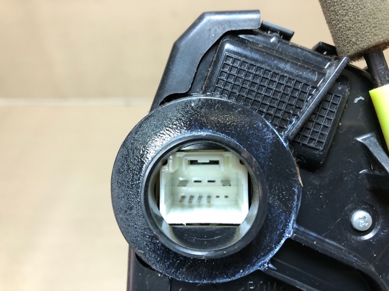 Замок двери передний левый TOYOTA CAMRY 40 06-11 ACV40 2.4 2AZFE