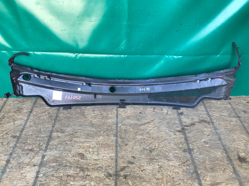 Пластик под лобовое стекло / Жабо GRAND CHEROKEE 11-22 2013 Внедорожник 5.7 Пластик под лобовое стекло / Жабо GRAND CHEROKEE 11-22 2013 Внедорожник 5.7