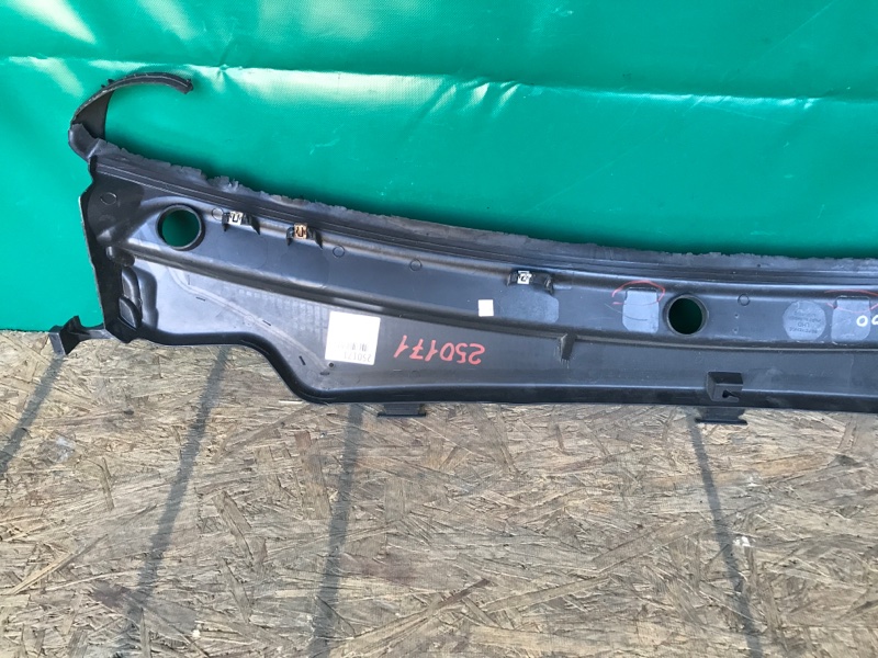 Пластик под лобовое стекло / Жабо GRAND CHEROKEE 11-22 2013 Внедорожник 5.7 Пластик под лобовое стекло / Жабо GRAND CHEROKEE 11-22 2013 Внедорожник 5.7