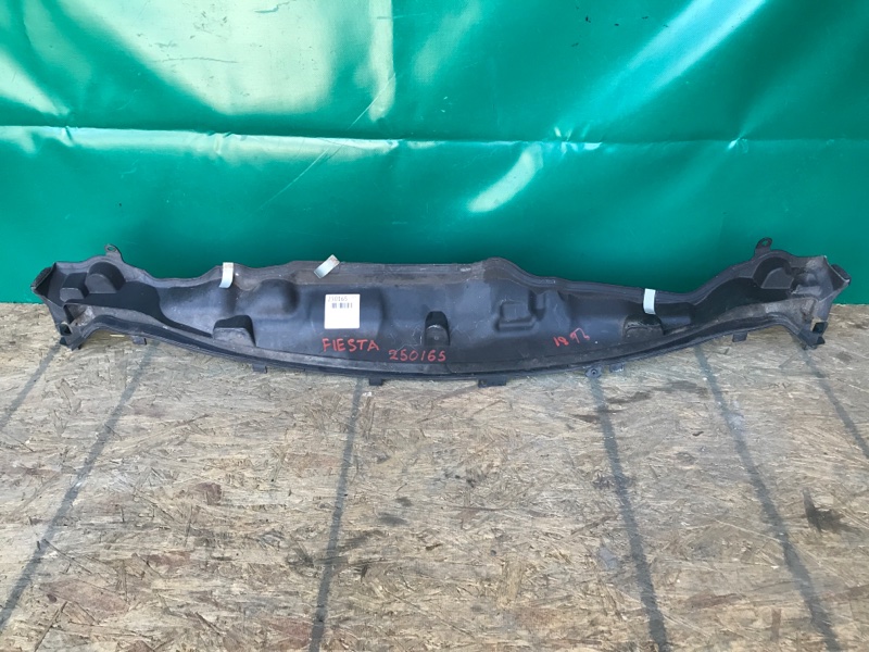 Пластик под лобовое стекло / Жабо FORD FIESTA 08-17 2013 Хэтчбек 1.6 XDEZ AE8Z-5402010-A Б/У