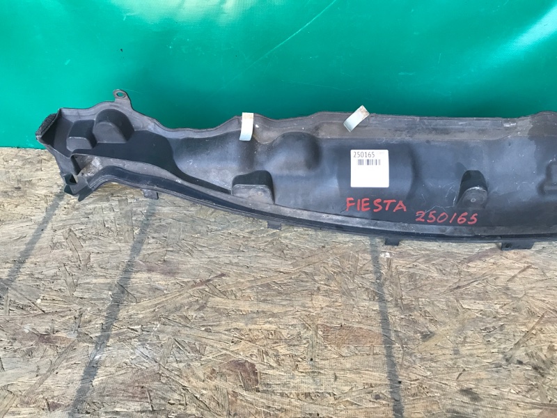 Пластик под лобовое стекло / Жабо FORD FIESTA 08-17 Хэтчбек 1.6 XDEZ