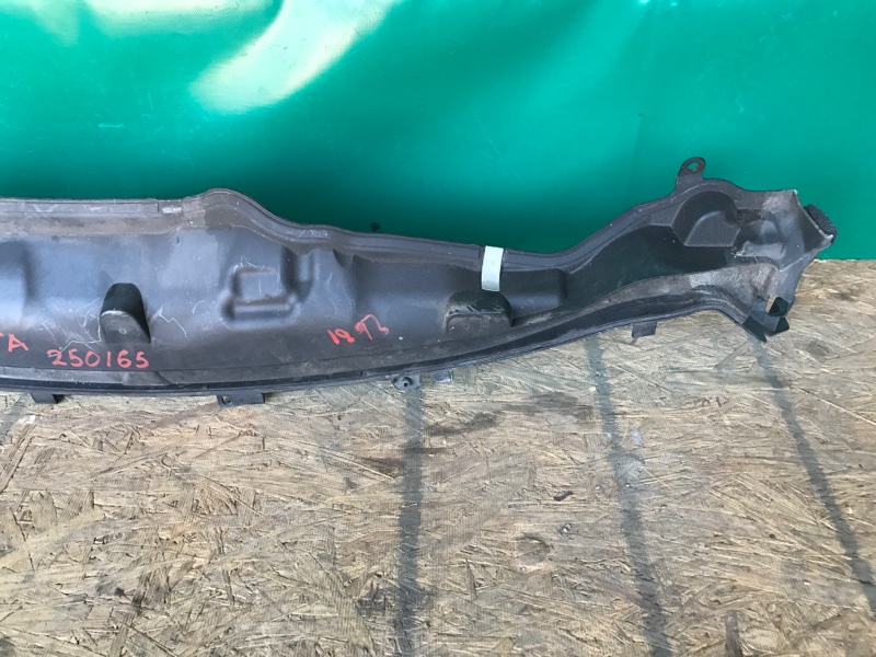 Пластик под лобовое стекло / Жабо FIESTA 08-17 2013 Хэтчбек 1.6 XDEZ