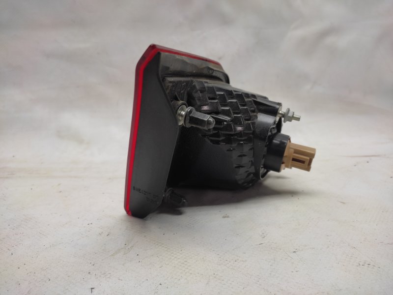 Фонарь внутренний задний правый LEGACY 09-15 BM