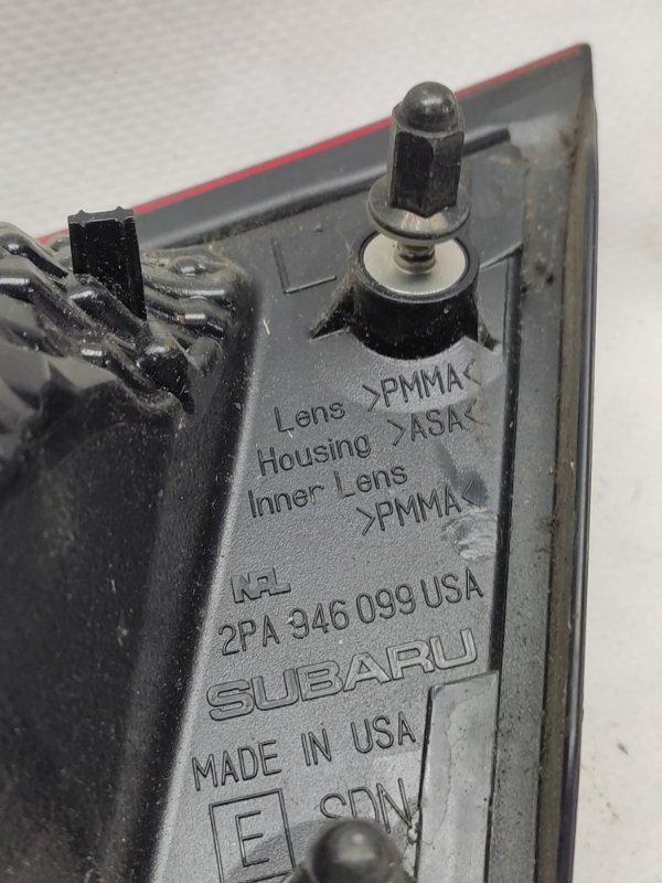 Фонарь внутренний задний левый LEGACY 09-15 BM