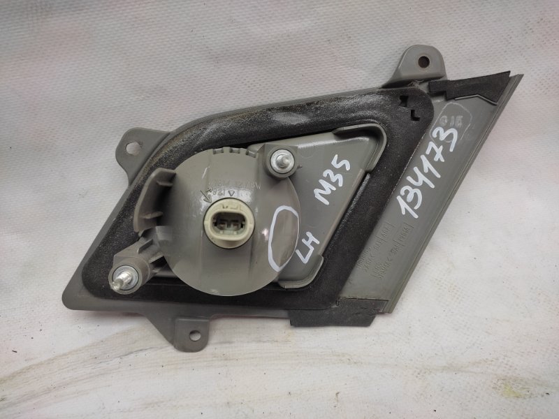 Фонарь внутренний задний левый M35/M45 04-10