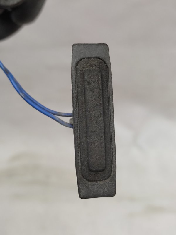 Кнопка открывания багажника наружная M35/M45 04-10