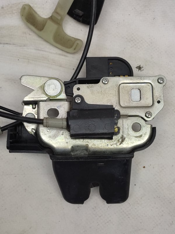 Замок крышки багажника INFINITI M35/M45 04-10