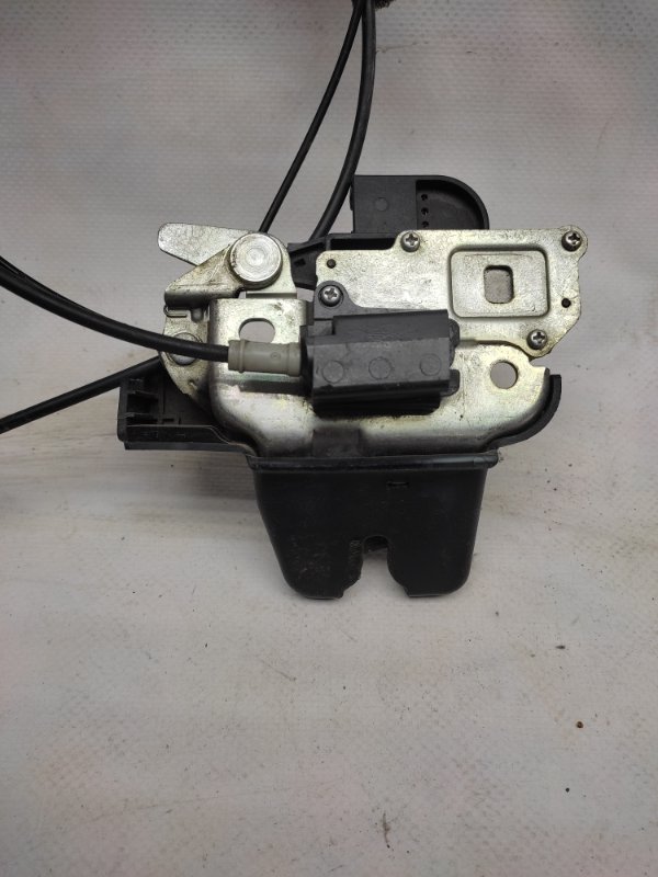 Замок крышки багажника INFINITI M35/M45 04-10