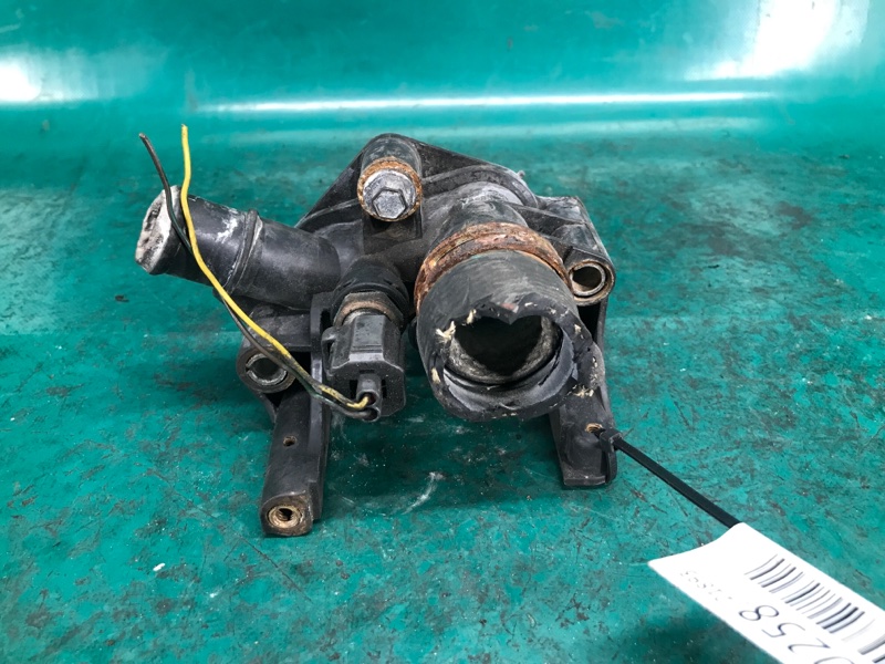 Фланец системы охлаждения FORD FIESTA 08-17 2013 Хэтчбек 1.6 XDEZ BE8Z-8K556-A Б/У