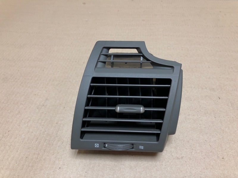 Дефлектор воздушный правый TOYOTA CAMRY 40 06-11 2008 ACV40 2.4 2AZFE 55670-06111-E0 Б/У