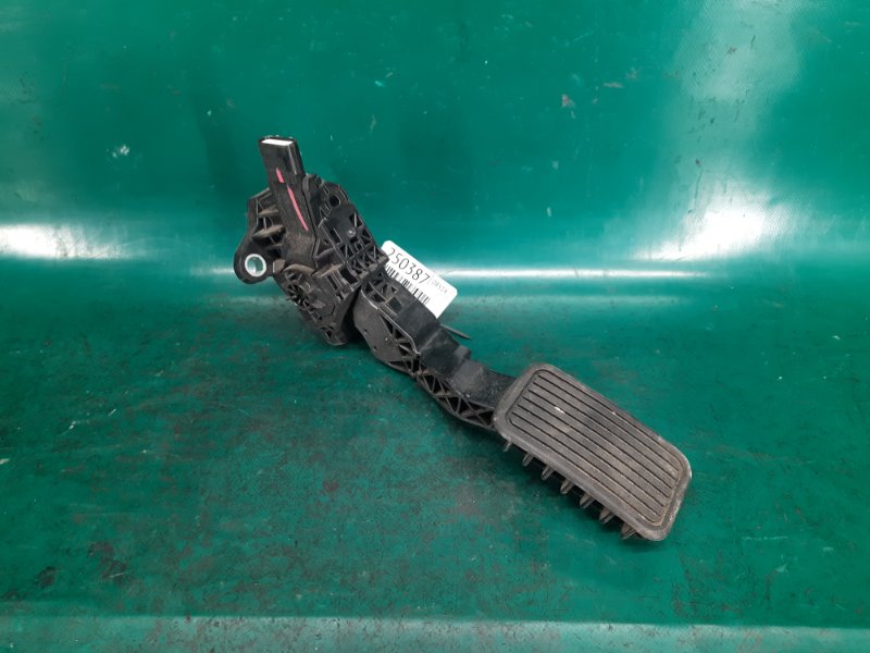 Запчасть педаль газа ACURA MDX (YD3) 13-21 2016 Внедорожник 3.5 J35Y5 17800-T2A-A01 Б/У Педаль газа ACURA MDX (YD3) 13-21 2016 Внедорожник 3.5 J35Y5 17800-T2A-A01 Б/У