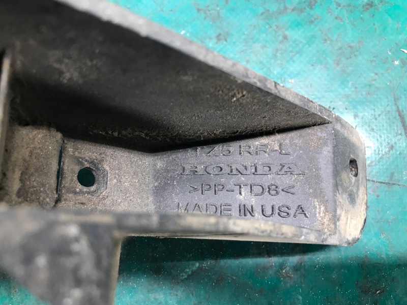 Кронштейн задний левый MDX (YD3) 13-21 2016 Внедорожник 3.5 J35Y5 Кронштейн задний левый MDX (YD3) 13-21 2016 Внедорожник 3.5 J35Y5