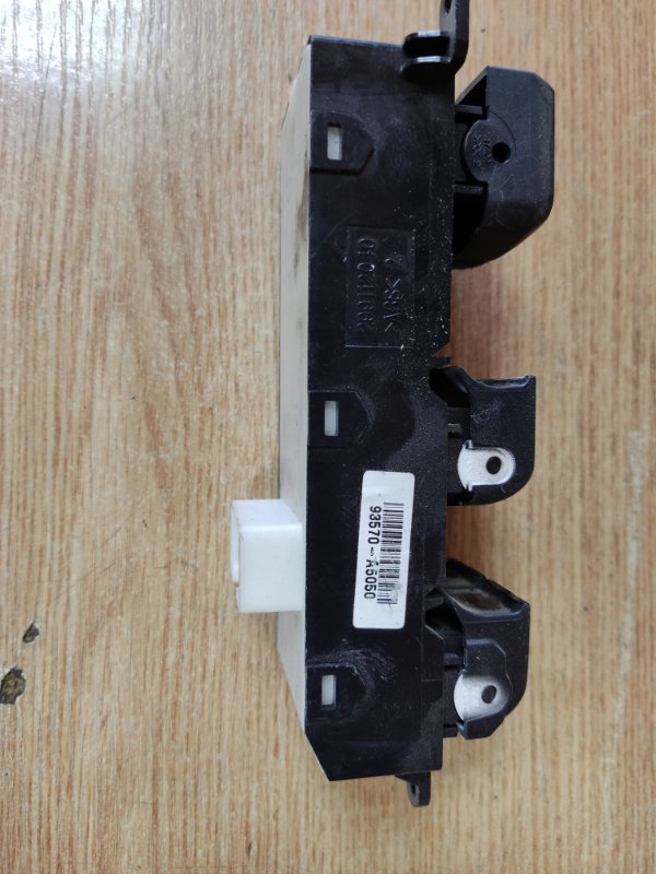 Блок управления стеклоподъемниками передний левый HYUNDAI I30 GD 12-17