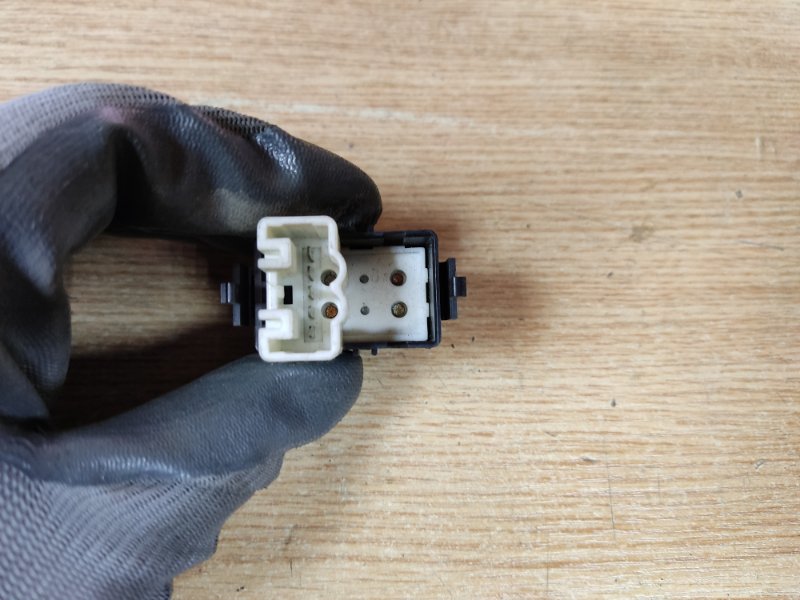 Кнопка стеклоподъемника CAMRY 30 02-06