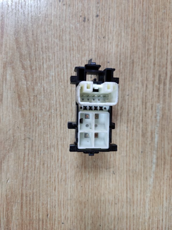 Кнопка стеклоподъемника CAMRY 55 14-17