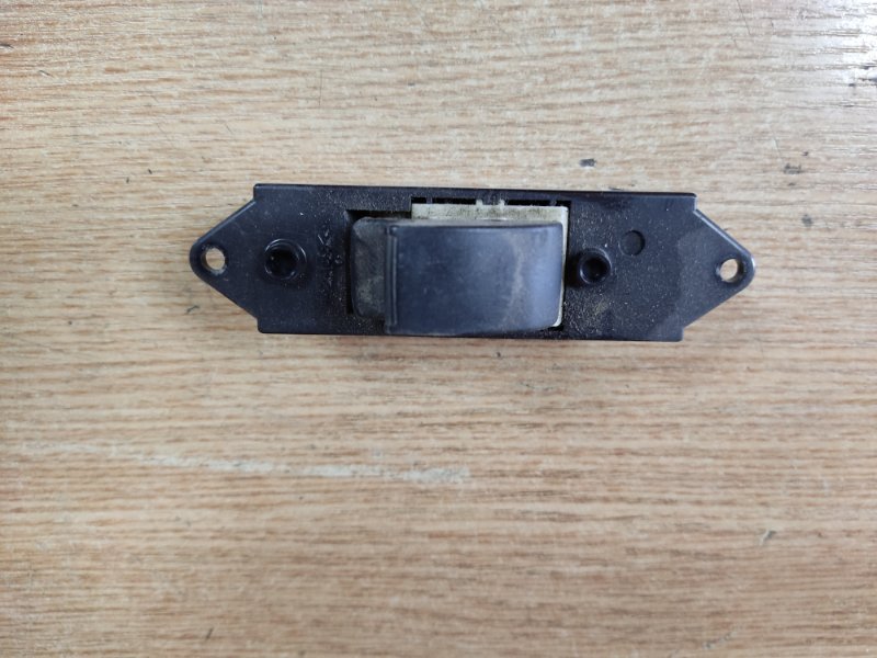 Кнопка стеклоподъемника задняя MITSUBISHI OUTLANDER XL 05-13 Б/У