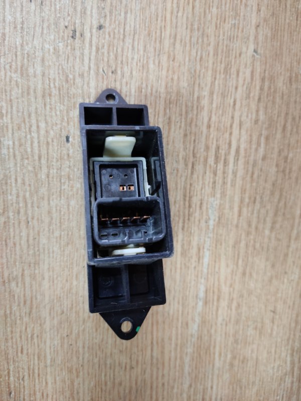 Кнопка стеклоподъемника задняя OUTLANDER XL 05-13