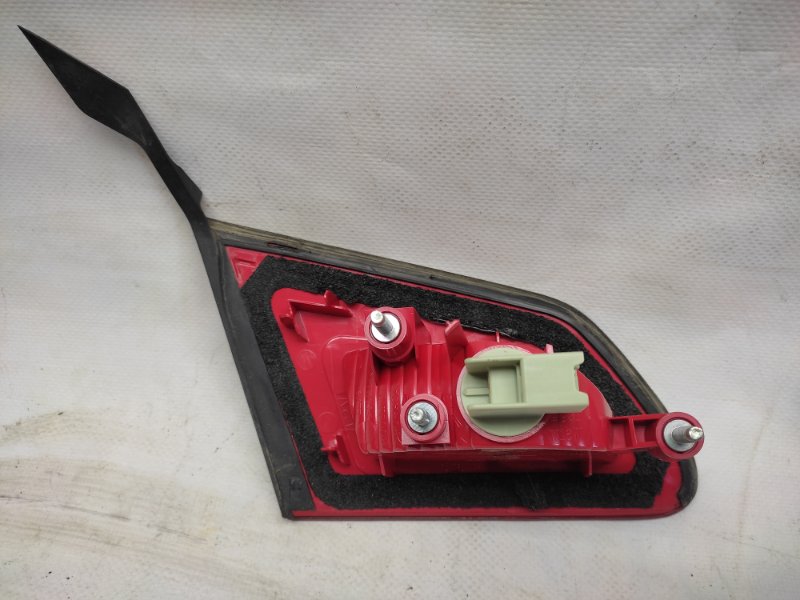 Фонарь внутренний задний правый G25/G35/G37/Q40 06-14 Фонарь внутренний задний правый G25/G35/G37/Q40 06-14