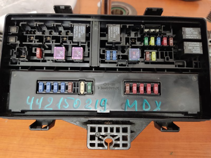 Запчасть блок предохранителей моторный отсек ACURA MDX (YD2) 06-13 2006 YD2 3.7 38250-STX-A01 Б/У Блок предохранителей моторный отсек ACURA MDX (YD2) 06-13 2006 YD2 3.7 38250-STX-A01 Б/У