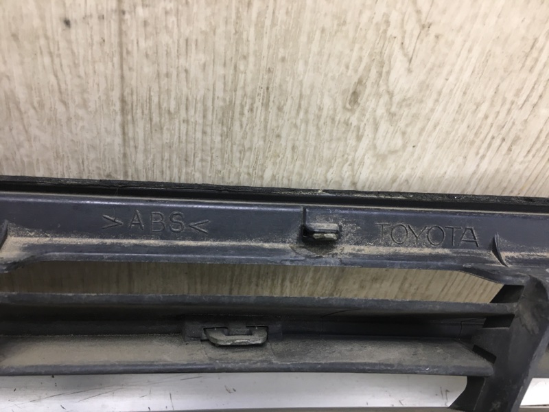 Решетка радиатора ES300 ES330 01-06