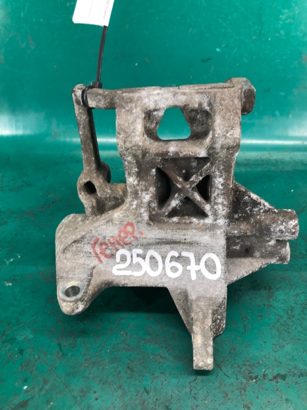 Кронштейн компрессора кондиционера SUBARU FORESTER SG 02-07 2003 Внедорожник 2.5 EJ251 73611SA000 Б/У