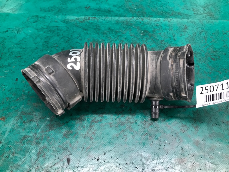 Запчасть патрубок воздушного фильтра FORD FIESTA 08-17 2013 Хэтчбек 1.6 XDEZ D2BZ-9B659-A Б/У Патрубок воздушного фильтра FORD FIESTA 08-17 2013 Хэтчбек 1.6 XDEZ D2BZ-9B659-A Б/У