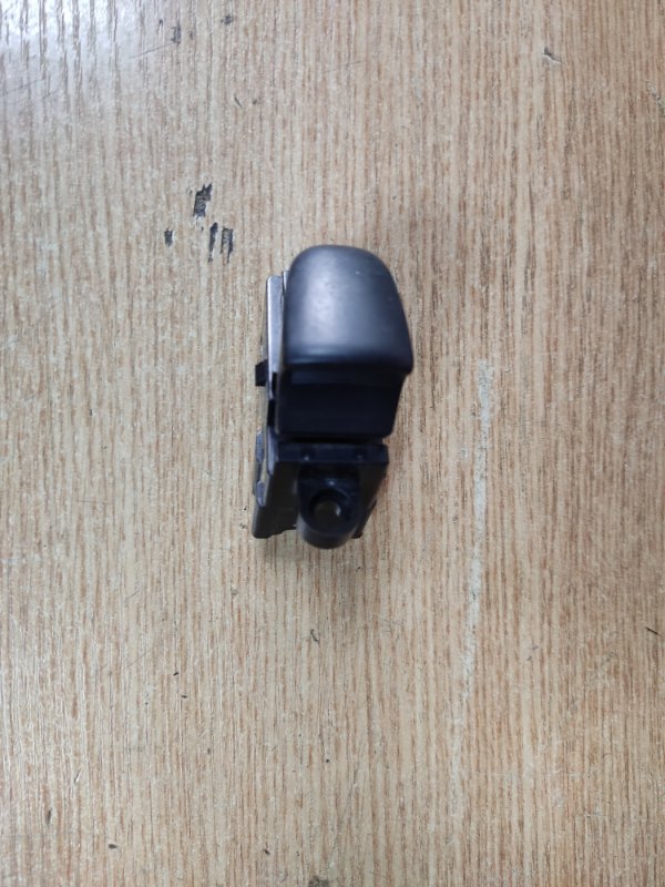 Кнопка стеклоподъемника NISSAN JUKE 10-19 2011 Внедорожник 1.6 MR16DDT 25411-1KL0A Б/У