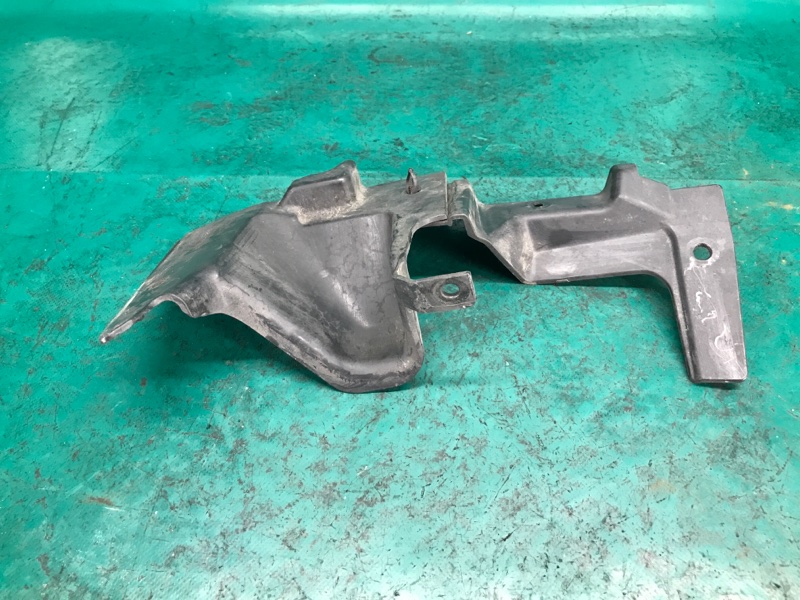 Дефлектор радиатора левый FIESTA 08-17 2013 Хэтчбек 1.6 XDEZ