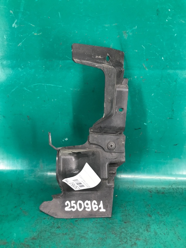 Дефлектор радиатора левый FIESTA 08-17 2013 Хэтчбек 1.6 XDEZ