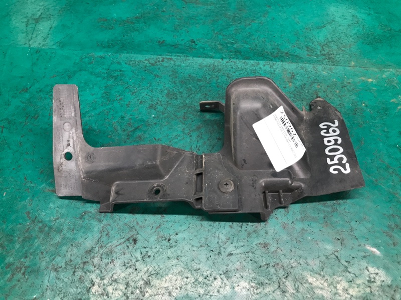 Дефлектор радиатора правый FORD FIESTA 08-17 2013 Хэтчбек 1.6 XDEZ D2BZ-8310-B Б/У