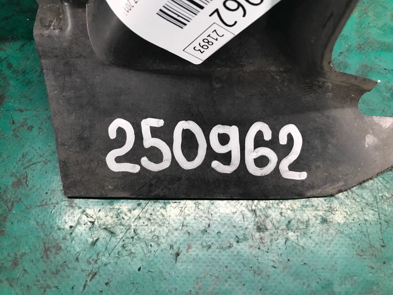 Дефлектор радиатора правый FIESTA 08-17 2013 Хэтчбек 1.6 XDEZ