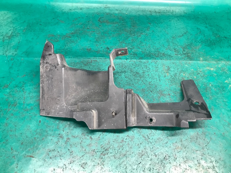 Дефлектор радиатора правый FIESTA 08-17 2013 Хэтчбек 1.6 XDEZ