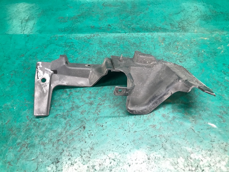 Дефлектор радиатора правый FIESTA 08-17 2013 Хэтчбек 1.6 XDEZ