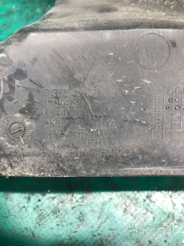 Дефлектор радиатора правый FIESTA 08-17 2013 Хэтчбек 1.6 XDEZ