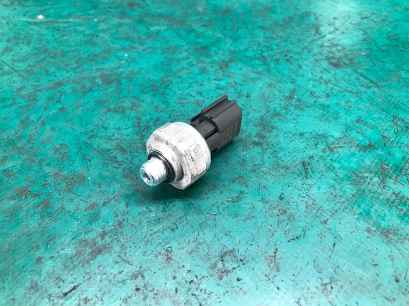 Запчасть датчик давления кондиционера INFINITI M35/M45 04-10 2006 Седан 3.5 VQ35DE 92136-6J010 Б/У Датчик давления кондиционера INFINITI M35/M45 04-10 2006 Седан 3.5 VQ35DE 92136-6J010 Б/У