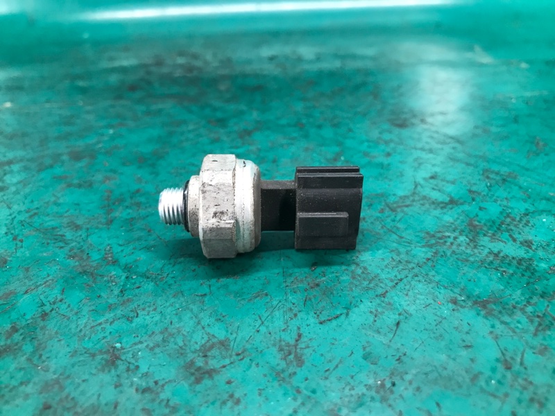 Датчик давления кондиционера M35/M45 04-10 2006 Седан 3.5 VQ35DE Датчик давления кондиционера M35/M45 04-10 2006 Седан 3.5 VQ35DE