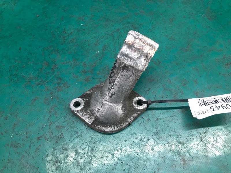 Фланец системы охлаждения NISSAN ROGUE 08-15 2009 Внедорожник 2.5 QR25DE 13049-JA00A Б/У