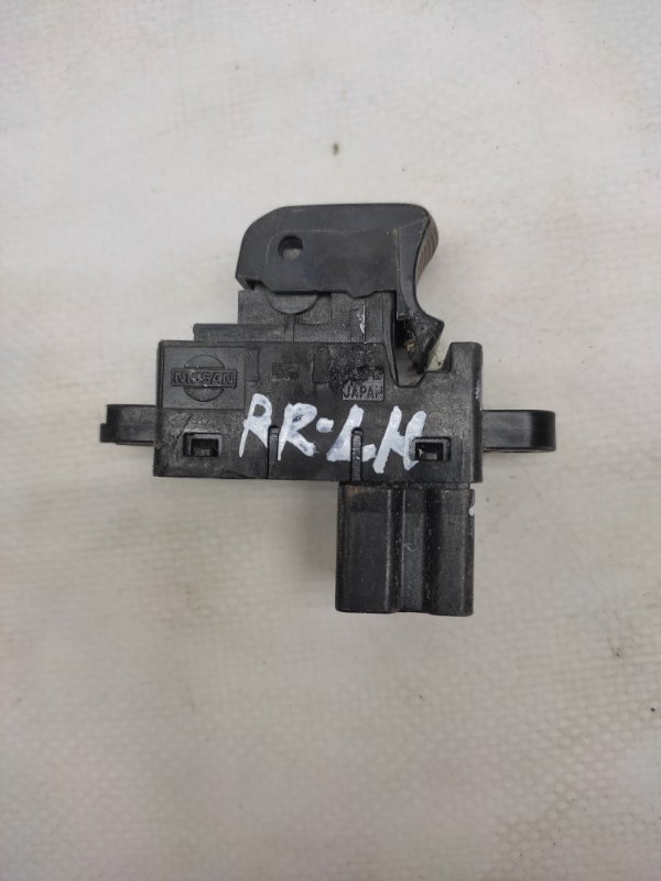 Кнопка стеклоподъемника задняя левая G25/G35/G37/Q40 06-14 2007 Седан 3.5 VQ35HR