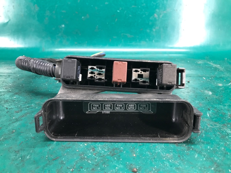 Запчасть реле TOYOTA AVALON 99-05 2003 3.0 82743-07010 Б/У Реле TOYOTA AVALON 99-05 2003 3.0 82743-07010 Б/У