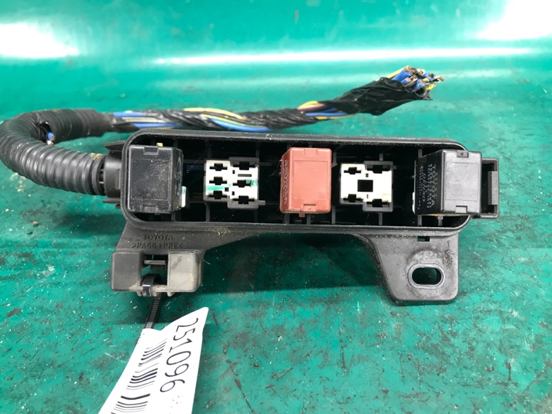 Запчасть реле TOYOTA AVALON 99-05 2003 1MZFE Б/У Реле TOYOTA AVALON 99-05 2003 1MZFE Б/У