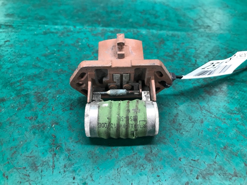 Резистор вентилятора радиатора MAZDA TRIBUTE 00-07 2001 Внедорожник 3.0 AJ05-18-831 Б/У