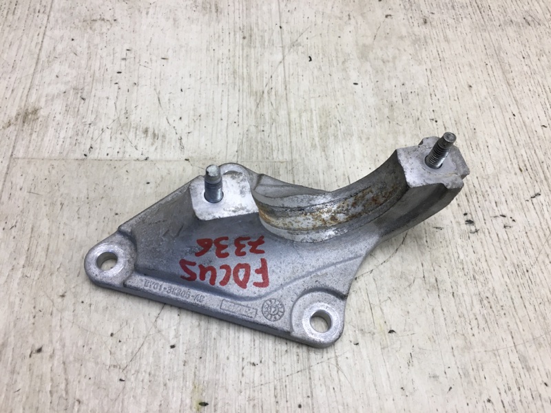 Запчасть кронштейн промежуточного вала FORD FOCUS 10-18 2017 CB8 2.0 XQDA BV61–3K305-AB Б/У Кронштейн промежуточного вала FORD FOCUS 10-18 2017 CB8 2.0 XQDA BV61–3K305-AB Б/У