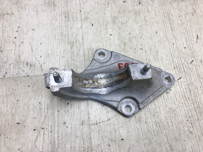 Кронштейн промежуточного вала FOCUS 10-18 2017 CB8 2.0 XQDA Кронштейн промежуточного вала FOCUS 10-18 2017 CB8 2.0 XQDA