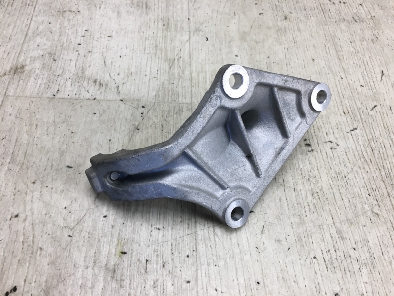 Кронштейн промежуточного вала FORD FOCUS 10-18 CB8 2.0 XQDA Кронштейн промежуточного вала FORD FOCUS 10-18 CB8 2.0 XQDA