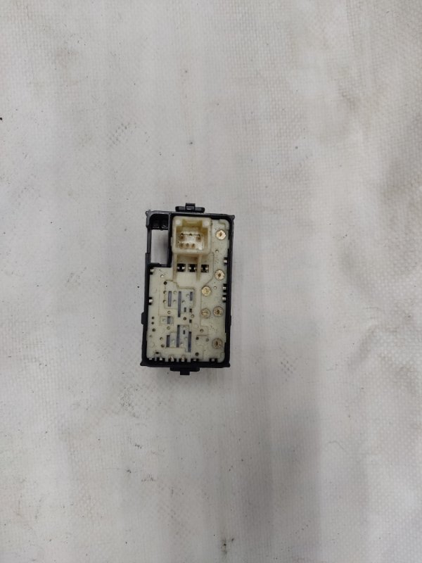 Кнопка стеклоподъемника TOYOTA VENZA 09-16