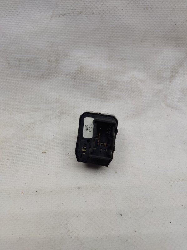 Блок управления зеркалами SX4 06-13 Блок управления зеркалами SX4 06-13