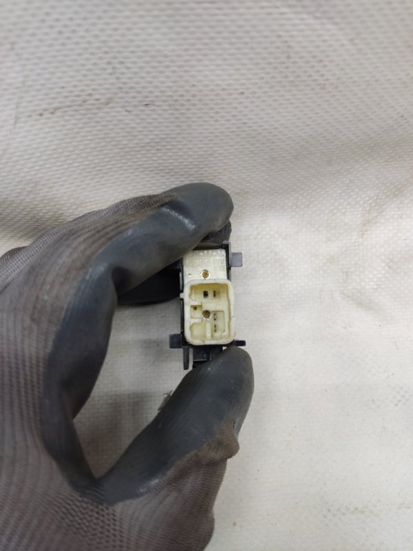 Кнопка центрального замка TOYOTA CAMRY 30 02-06