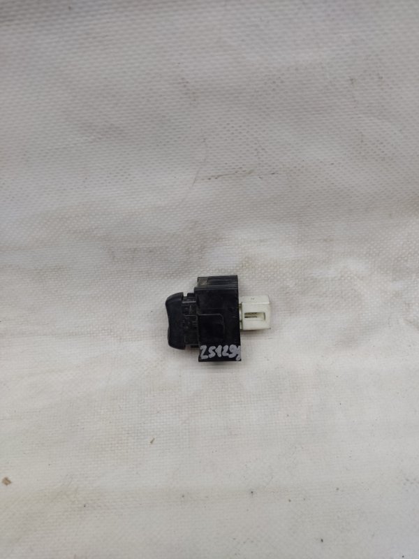 Кнопка центрального замка PRIUS - 30 09-17