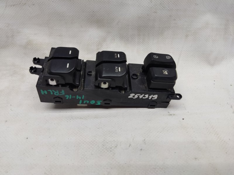 Запчасть блок управления стеклоподъемниками передний левый KIA SOUL PS 13-19 93570-B2040CA Б/У Блок управления стеклоподъемниками передний левый KIA SOUL PS 13-19 93570-B2040CA Б/У