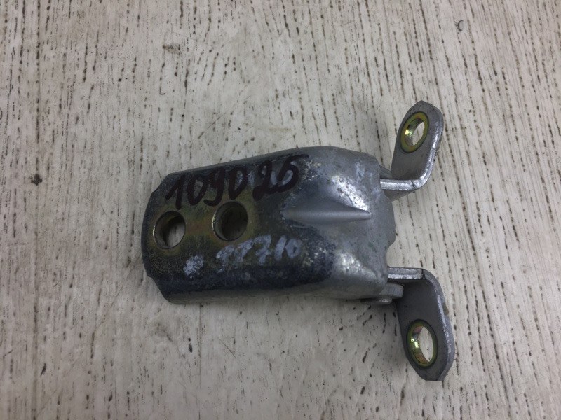 Петля двери нижняя передняя правая MURANO Z50 02-07 Петля двери нижняя передняя правая MURANO Z50 02-07